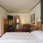 Living Am Olympiapark Aparthotel 3*