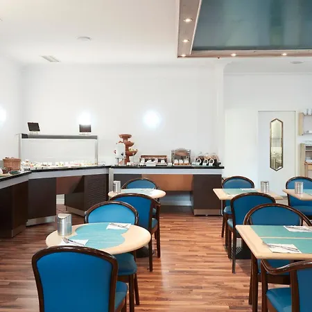Living Am Olympiapark Aparthotel 3*