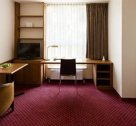 Living Am Olympiapark Aparthotel Munich