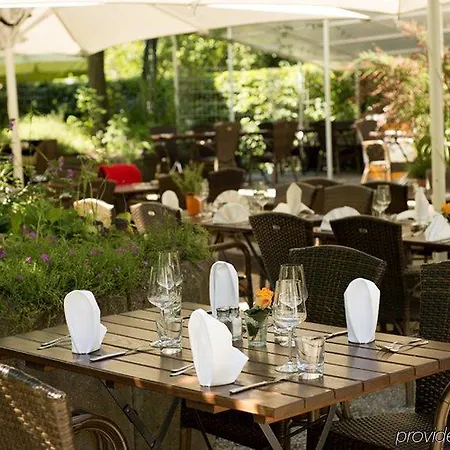 Living Am Olympiapark Aparthotel 3*