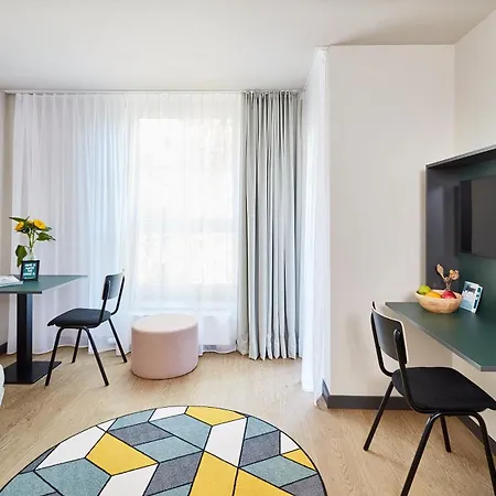 Living Am Olympiapark Aparthotel 3*