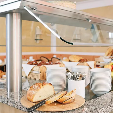 Living Am Olympiapark 3*